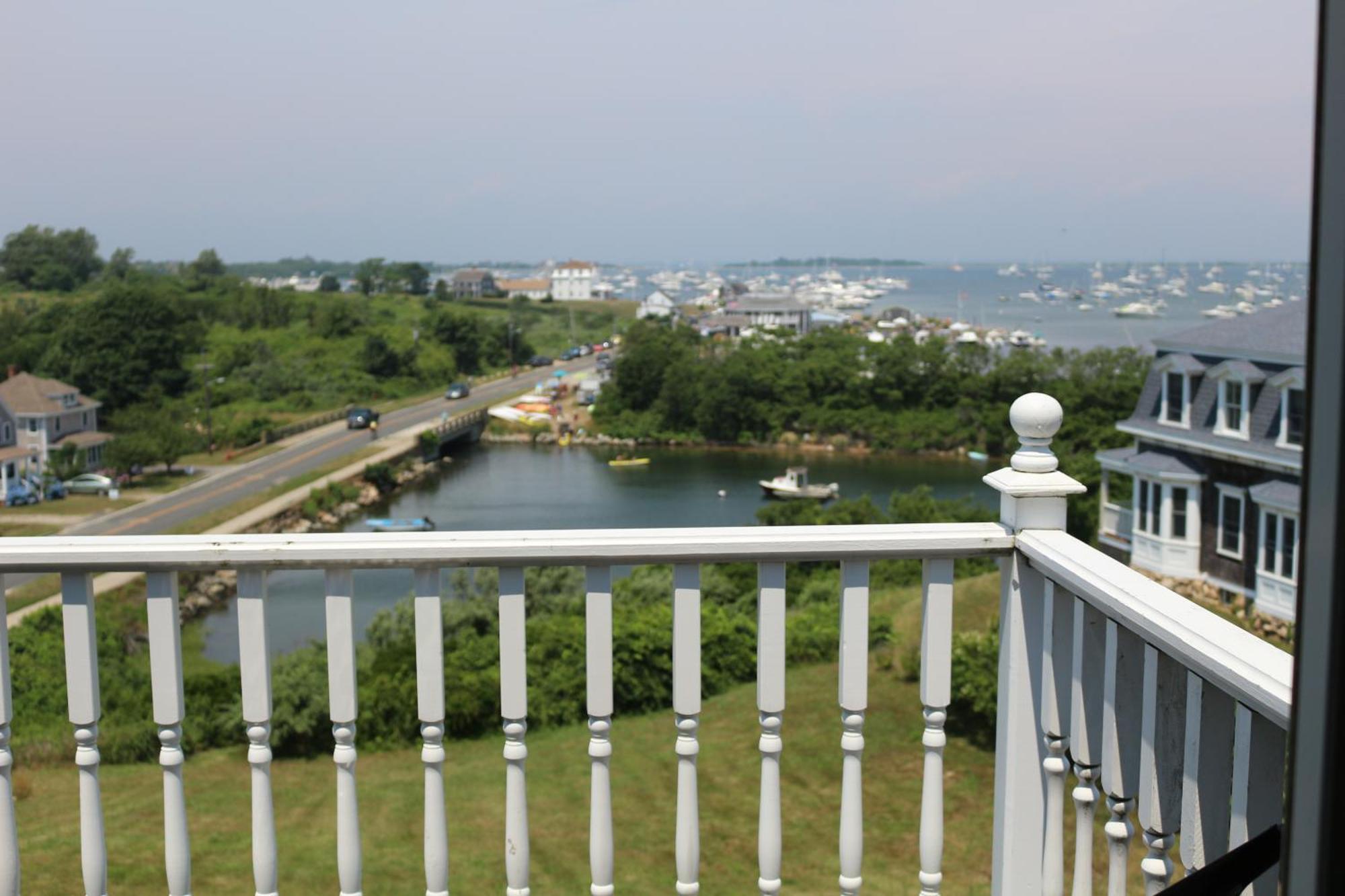 Payne'S Harbor View Inn New Shoreham Exterior photo